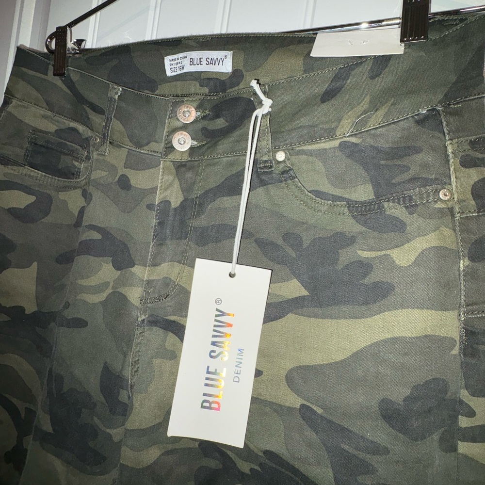 Camouflage Straight-Leg Pants - Picture 5 of 10